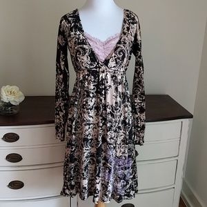 Treasure rock long sleeve v-neck dress